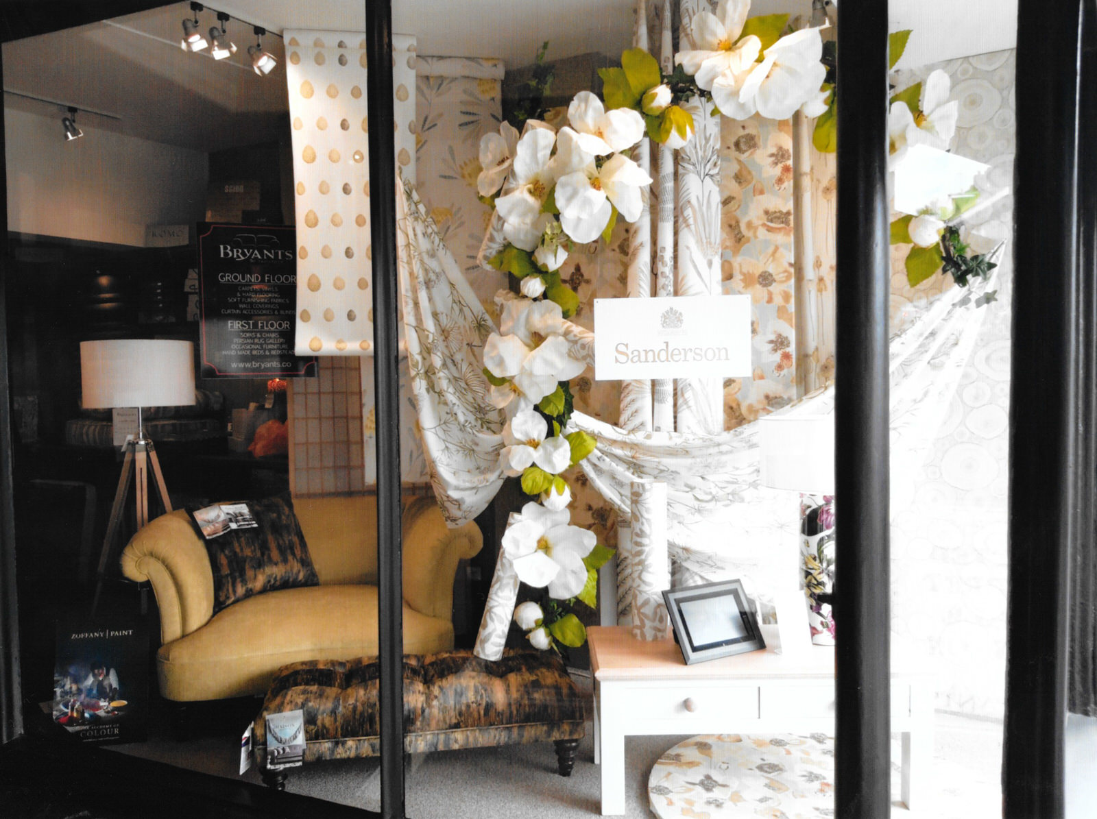 Wedding window display ideas | Honestweddingadvice.com